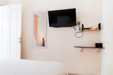 Aruna 2 – Essential Queen Room