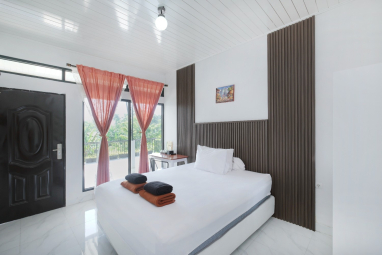 Aruna 3 – Urban Superior Queen Room